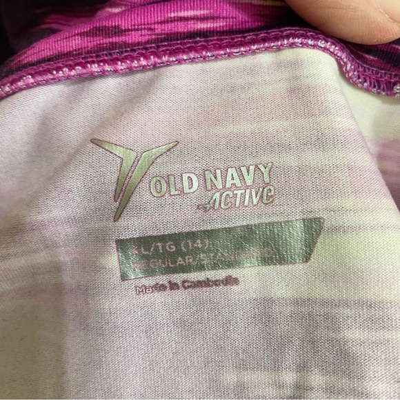 Old Navy Active Long Sleeve Athletic Pullover - Picture 7 of 8